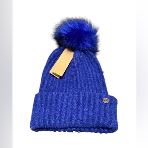 Steve Madden Accessories - NWT Steve Madden Women's Heathered
Rib Knit Beanie